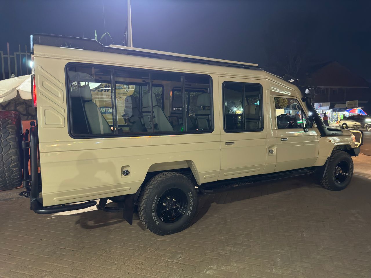 Safari jeep